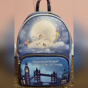 Peter Pan Wendy Flying Over London Glow in the Dark NWT